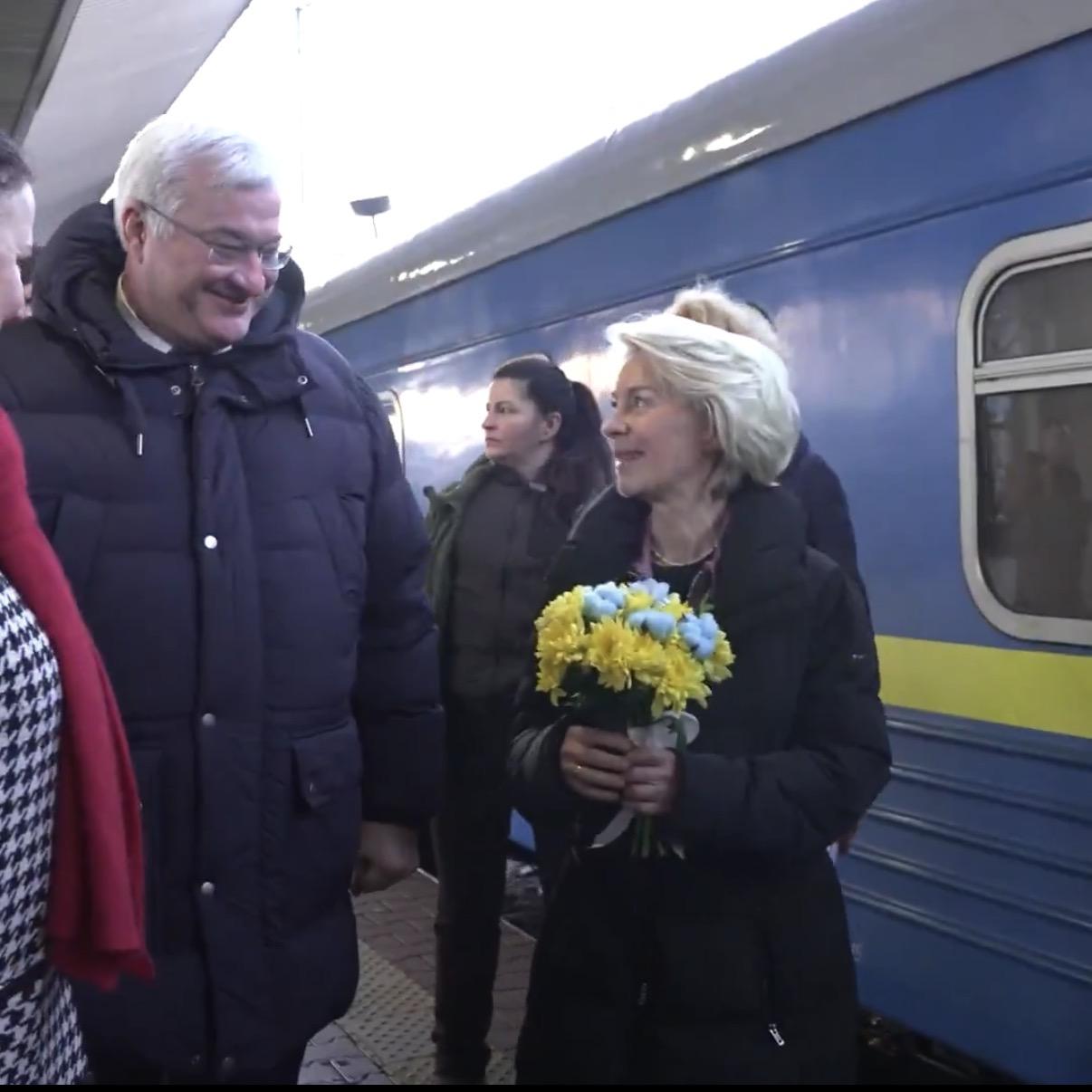 歐盟委員會主席馮德萊恩（Ursula von der Leyen）抵達基輔。 圖：翻攝自 X 
