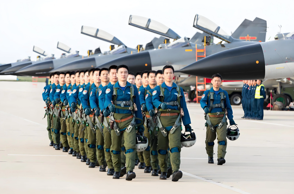 起訴書指出，布朗在應徵過程中清楚知道中方目的是培訓解放軍戰鬥機飛行員。 圖:翻攝自搜狐