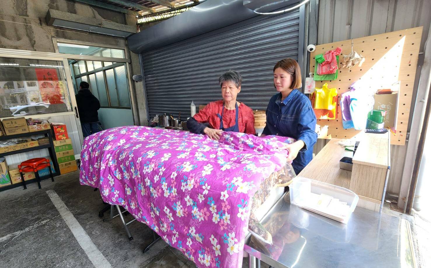 金馬號小姐幫飯盒蓋棉被一甲子 圓光便當重回頭份車站續飄香