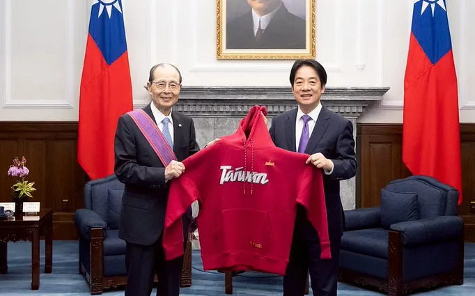 (影)賴清德頒一等景星勳章予王貞治!WBC前夕振奮士氣 王看好台灣隊