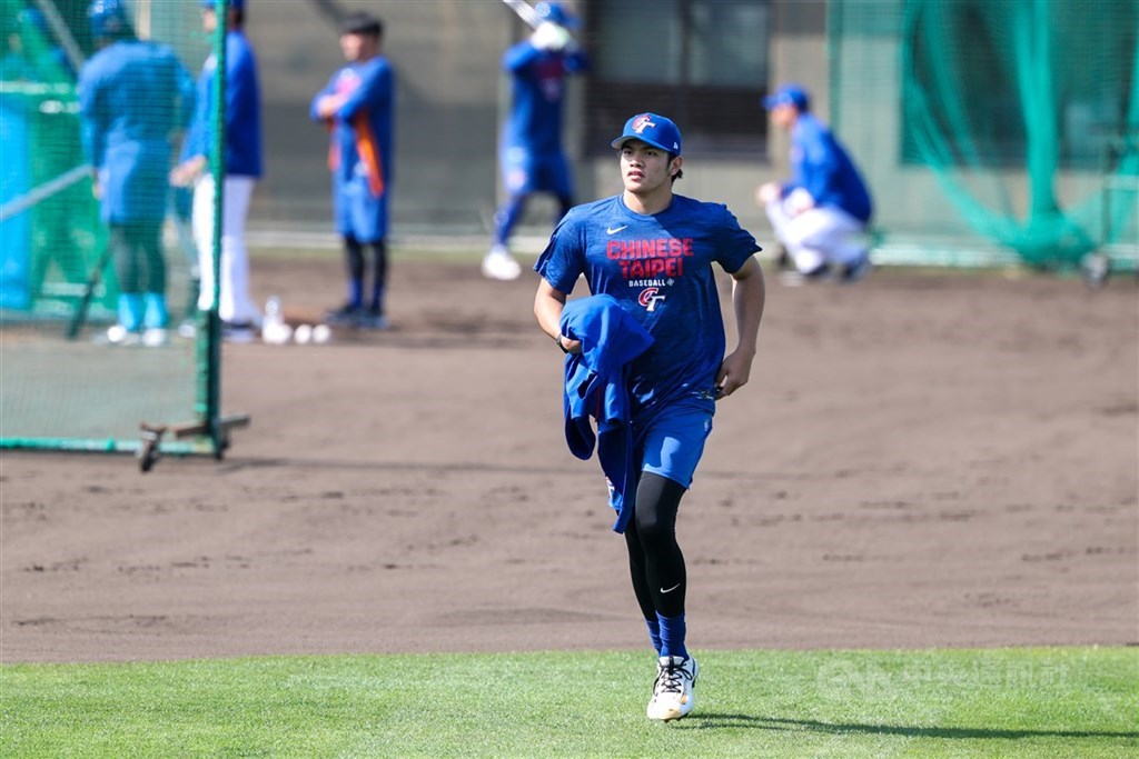 林維恩飛15小時抵宮崎會合 透露與費柴德互動