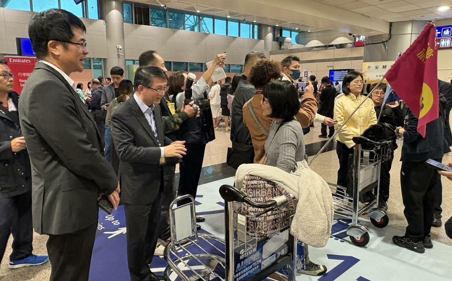 首批滯留中東我國旅客275人返台!民眾盼儘早了解有無返國機位