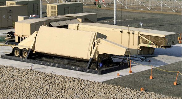  有消息指出，伊朗無人機攻擊摧毀部署於約旦的美軍薩德（THAAD）系統雷達，是靠中俄提供的情報。 圖：翻攝自@Globalsurv 