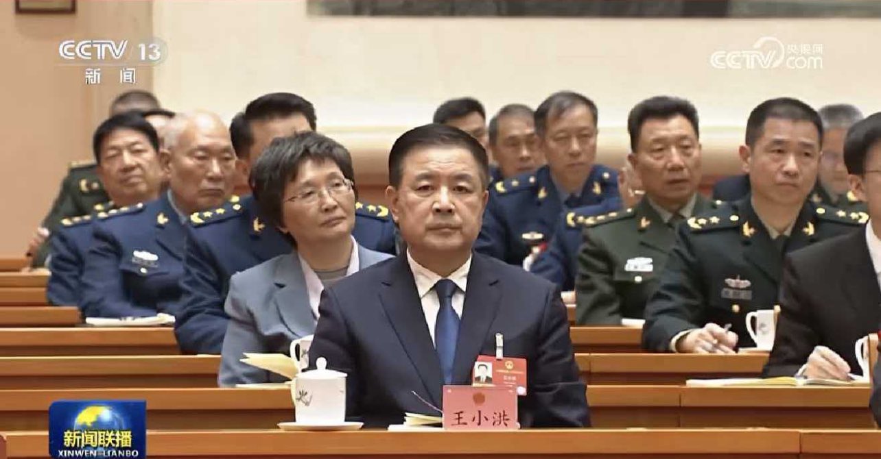 前中共中央書記處書記、國務委員兼公安部長王小洪出席軍隊代表團全體會議。 圖：翻攝自 X @cskun1989 