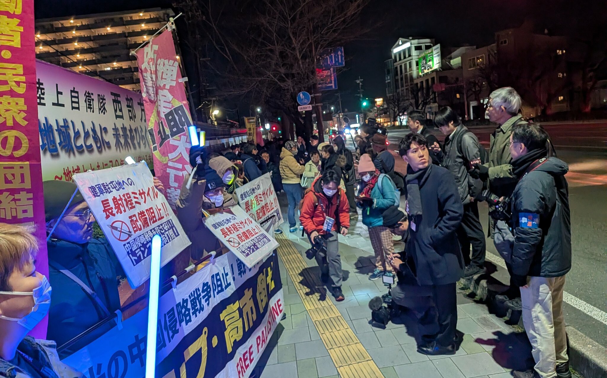 熊本有熊、台積電和長射程導彈!日本陸自深夜運送發射設備 百居民包圍基地抗議