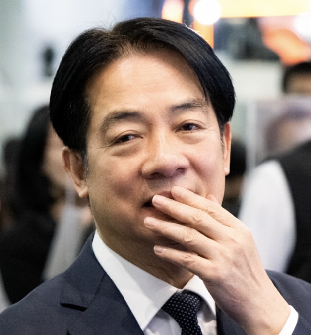  總統賴清德「飛吻手勢圖」立刻在網上掀起熱議。 圖：翻攝自Threads 