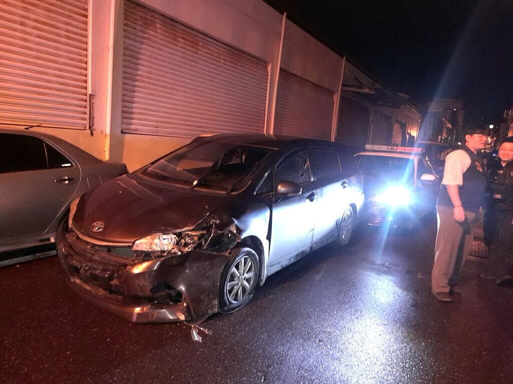 花蓮吉安無牌車拒檢衝撞警車 警開槍破窗逮2男