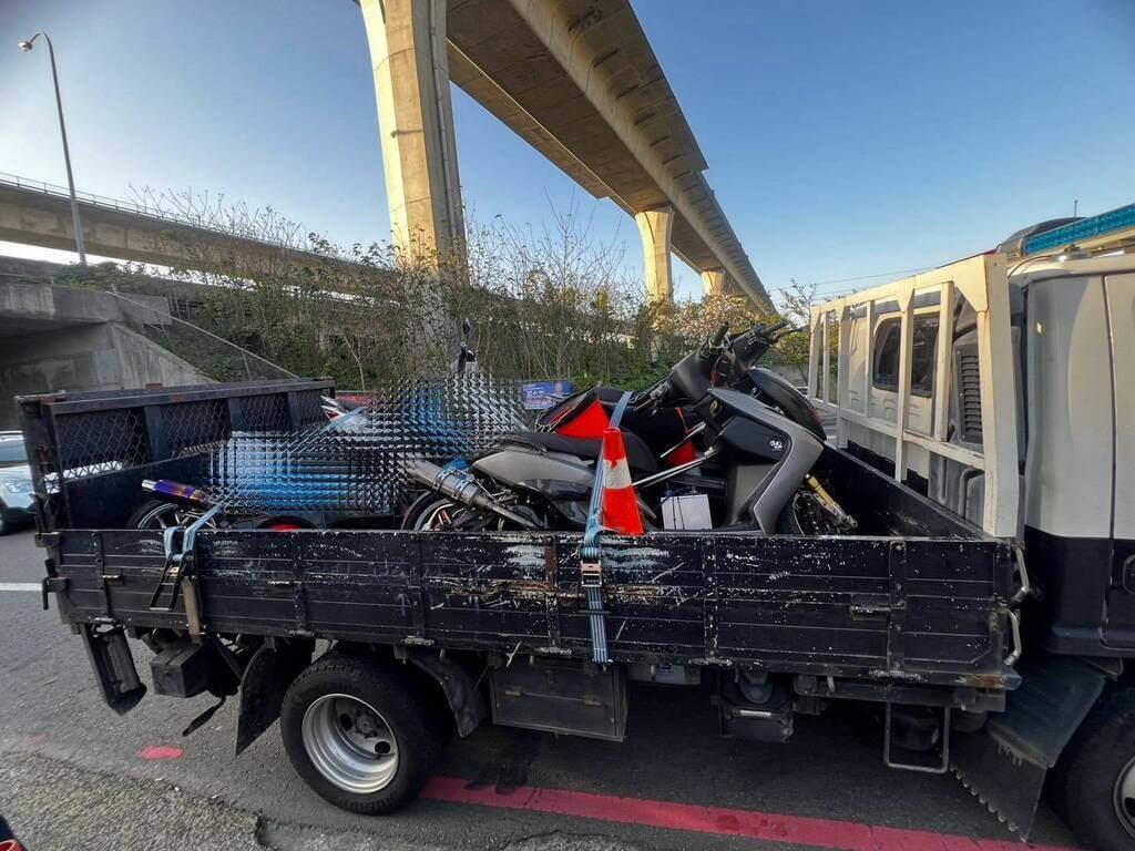 竹縣市深夜飆車競速 檢警拘提12人到案