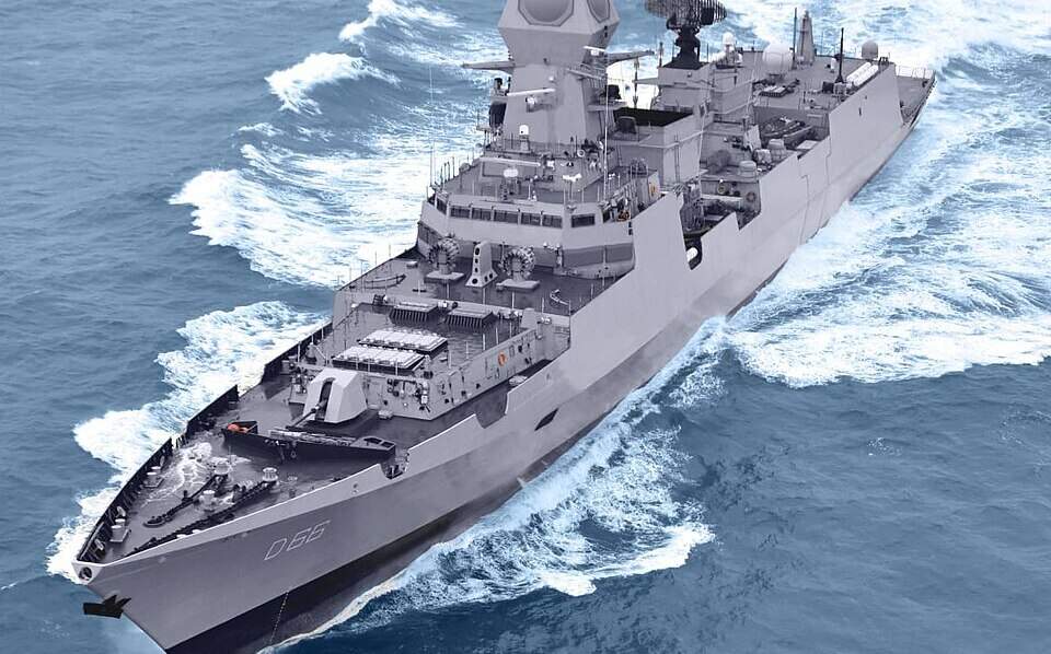 印度「自己來」!軍艦護航油輪穿越荷姆茲海峽 還有22艘等待通行