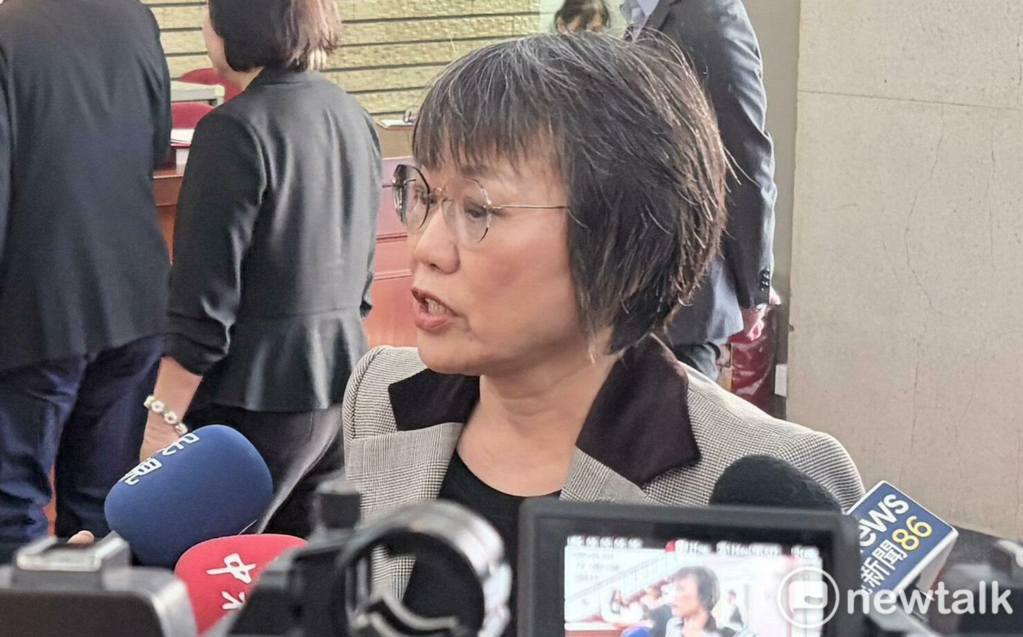 李貞秀質詢中與陳智菡咬耳朵 劉世芳平淡:沒看法