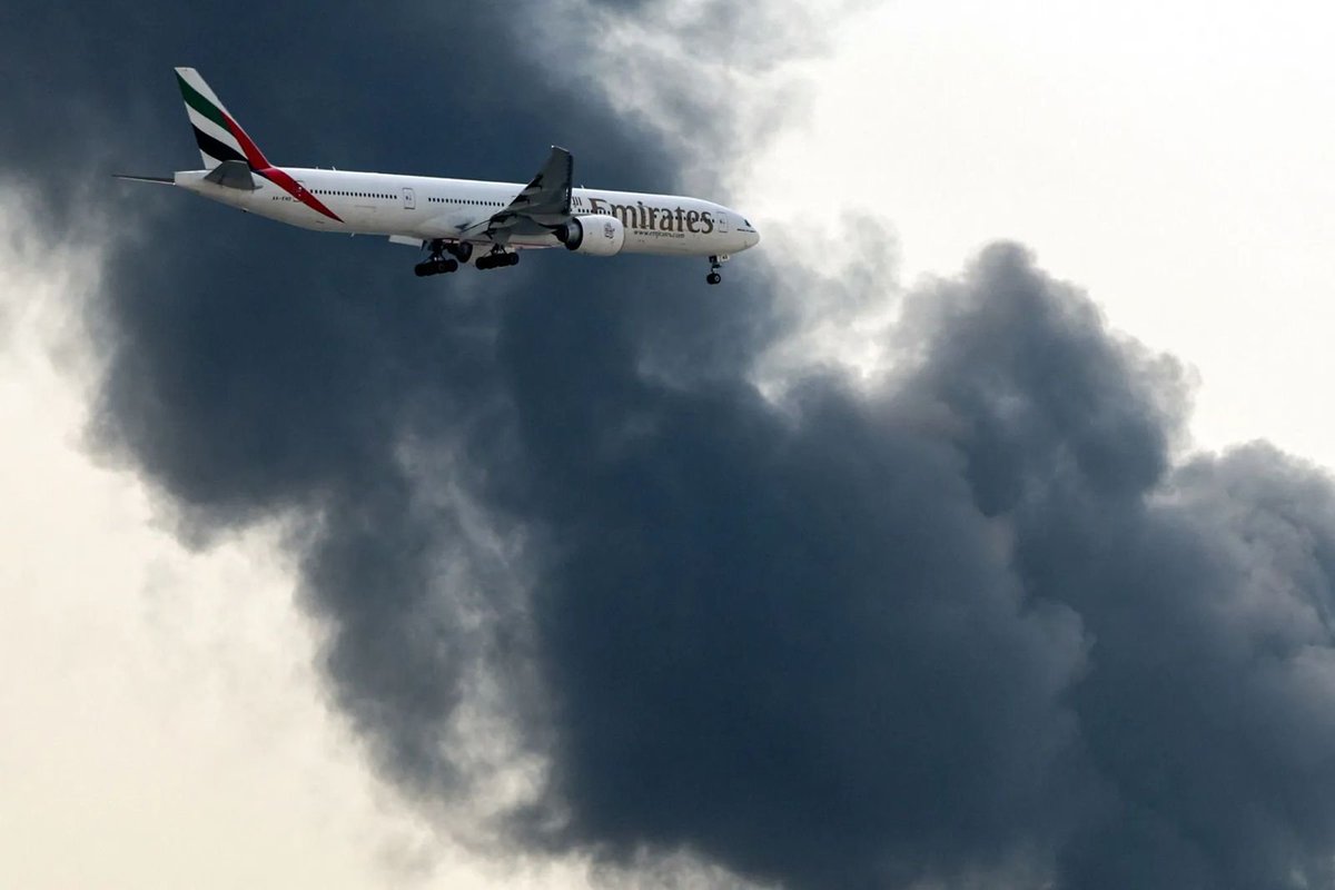  阿拉伯聯合大公國（UAE）官方17日宣布，因應伊朗發動新一波飛彈與無人機攻擊，阿聯酋已採取「特殊預防措施」，即刻暫時全面關閉全國領空。 圖:翻攝自X帳號@0xairdropfarmer 