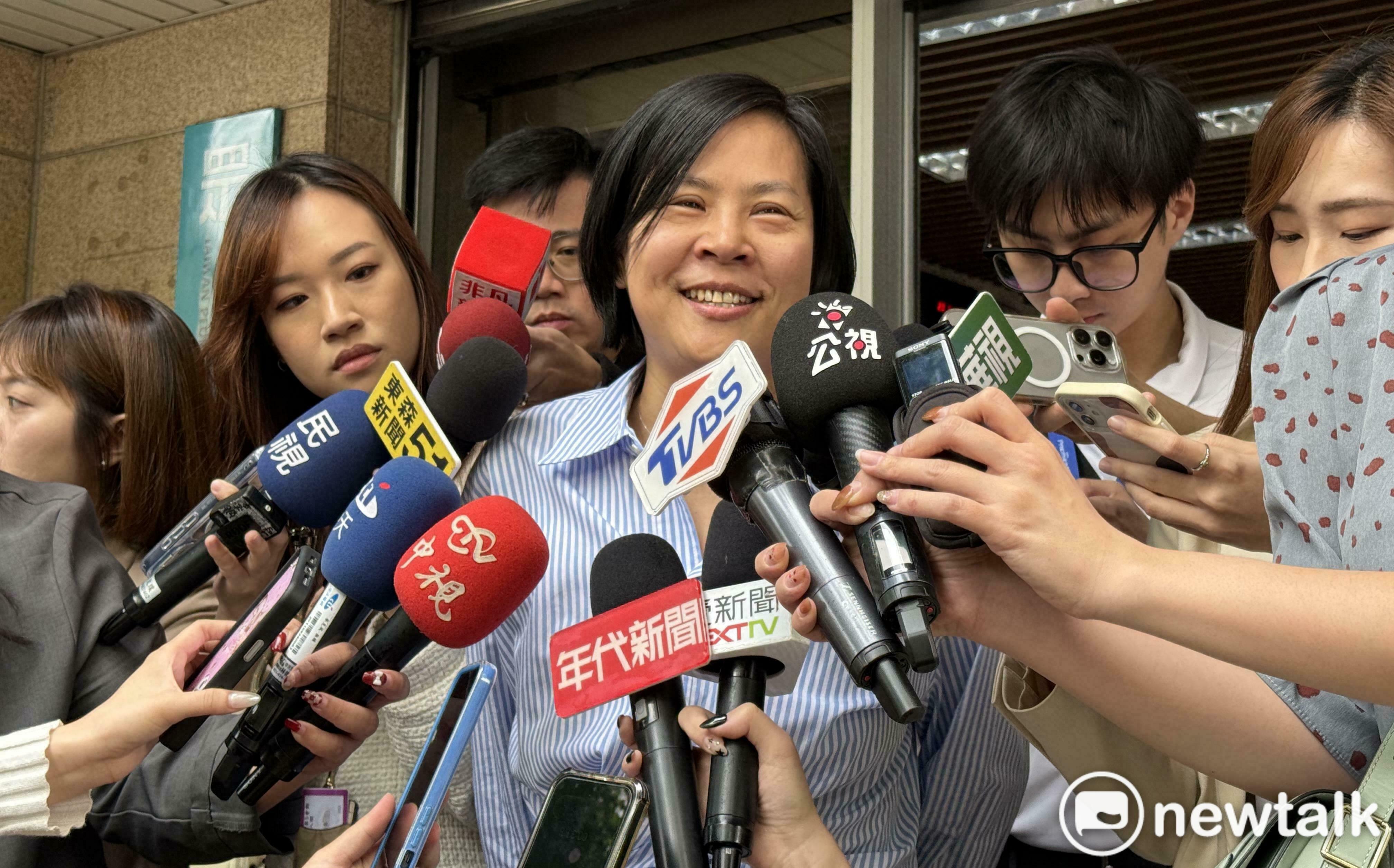 直播爆高虹安拿700萬 前白營高層秀圖力挺李貞秀:柯文哲要不要說清楚?