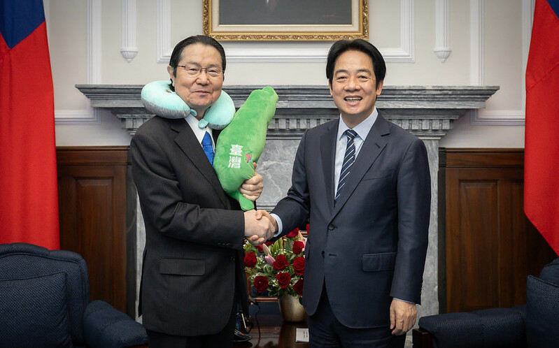 賴清德秀王貞治合照 日台親善協會長:促進台日高中生深入交流