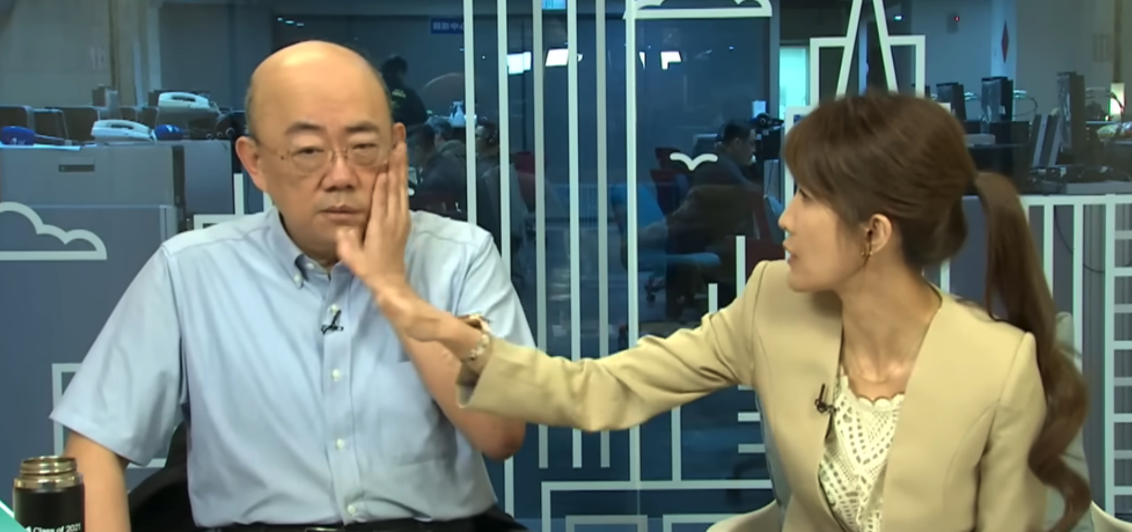 郭正亮直播突「眼歪嘴斜」嚇壞觀眾！留言狂刷提醒  下節目急就醫