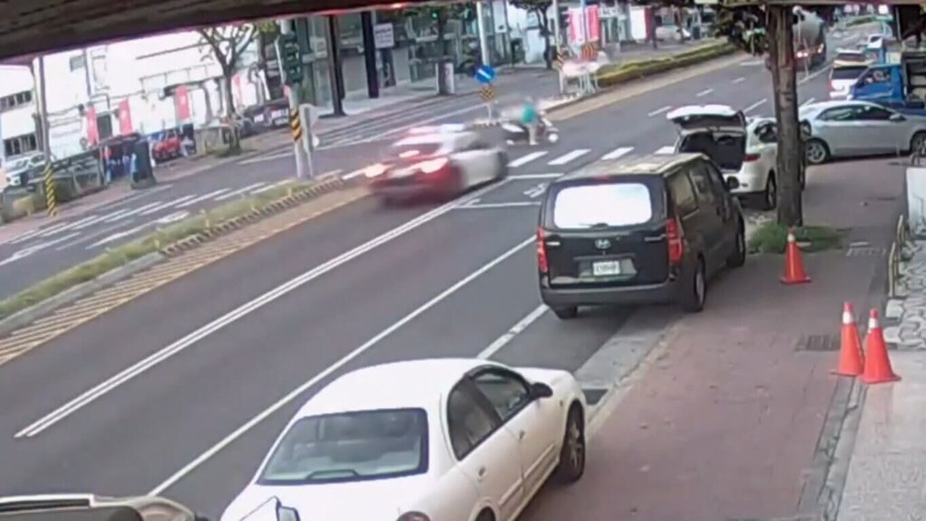 警車超速撞死花蓮婦人 雙方各半肇責引家屬反彈