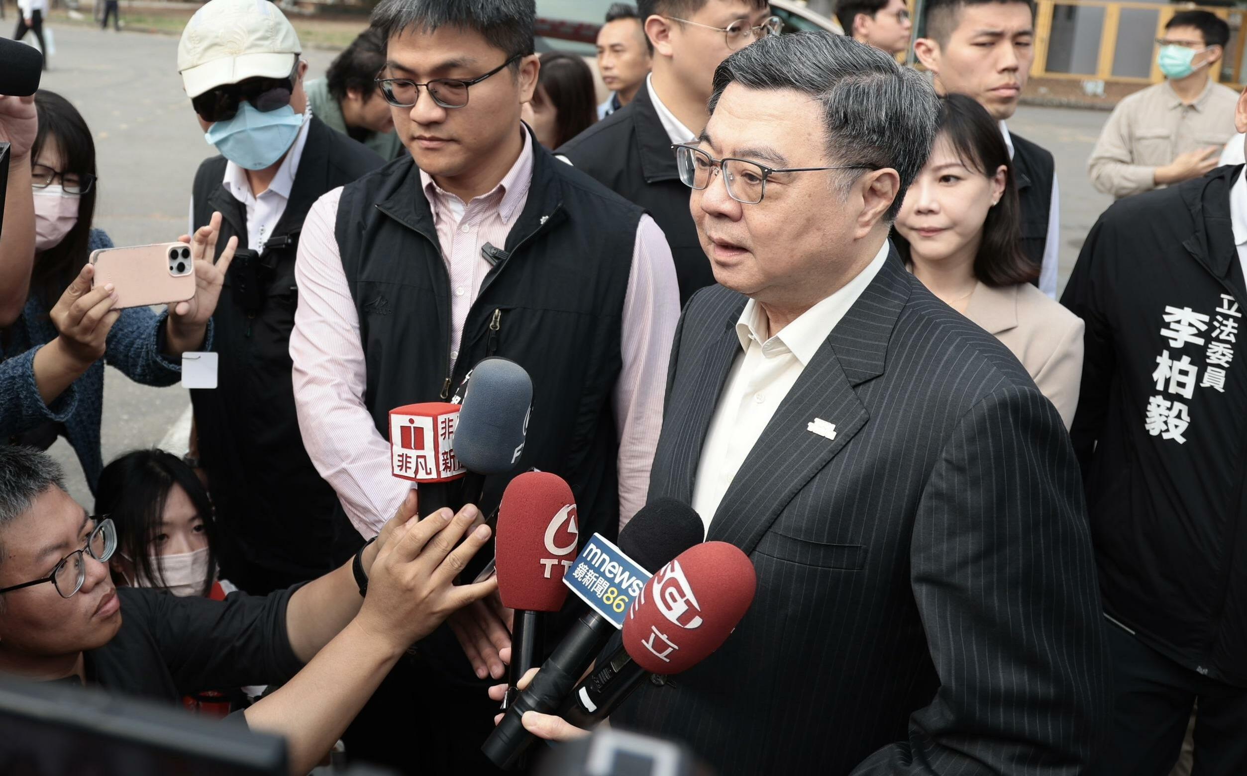 將軍審國防特別條例落淚 卓榮泰:有媒體用「鱷魚眼淚」我非常憤恨