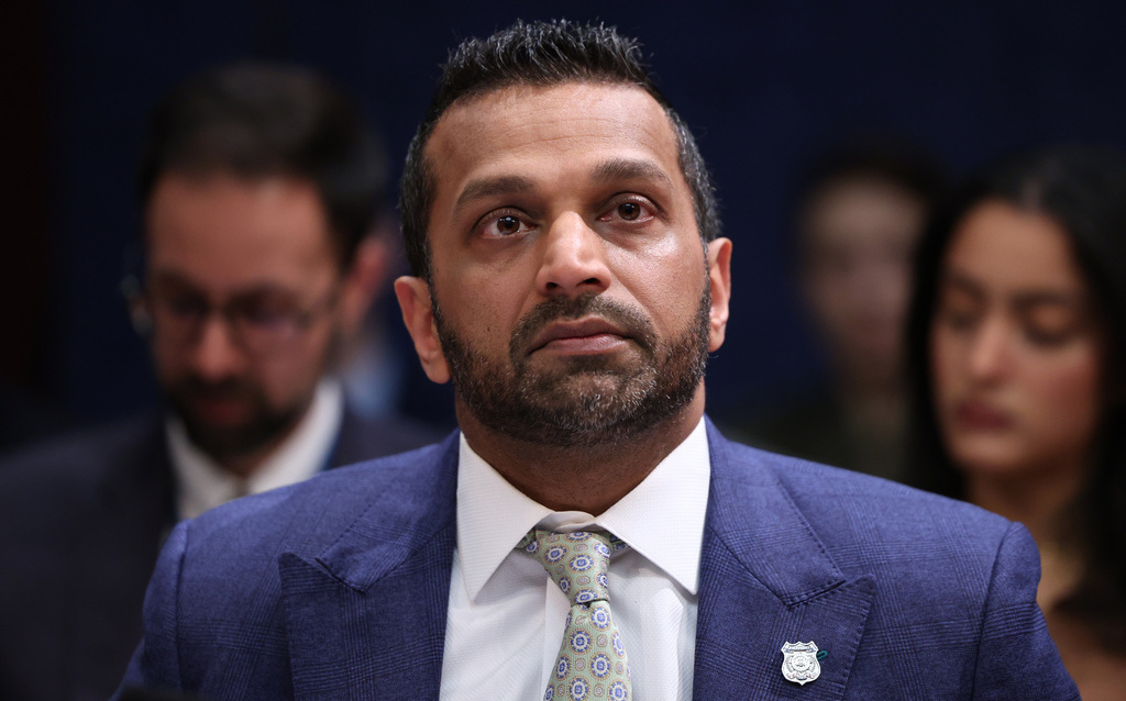 FBI局長信箱被駭!伊朗關聯黑客公開私密照 官方急回應:不涉機密