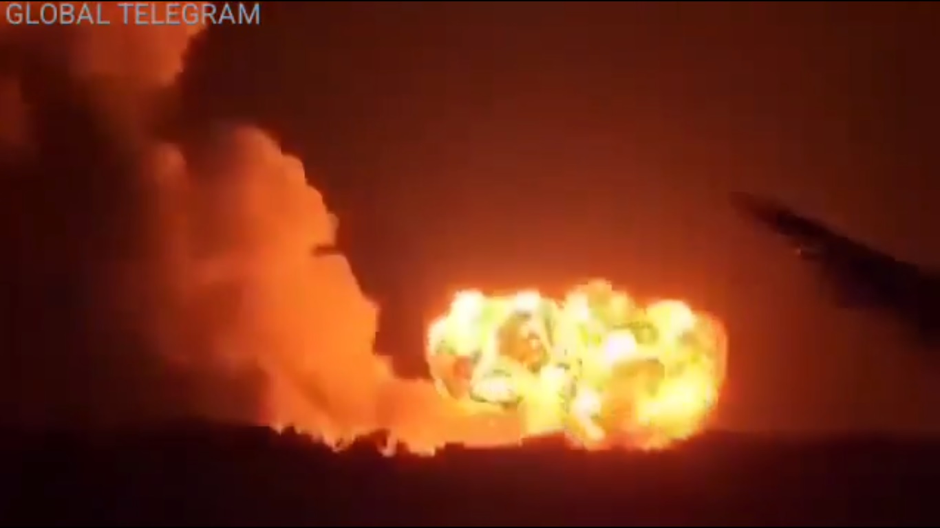  美以聯軍近期針對伊朗境內多個軍事目標發起打擊，並同時轟炸了位於伊斯法罕的地下核設施，試圖破壞伊朗的核計畫。 圖：翻攝自 @EliAfriatISR X 帳號 