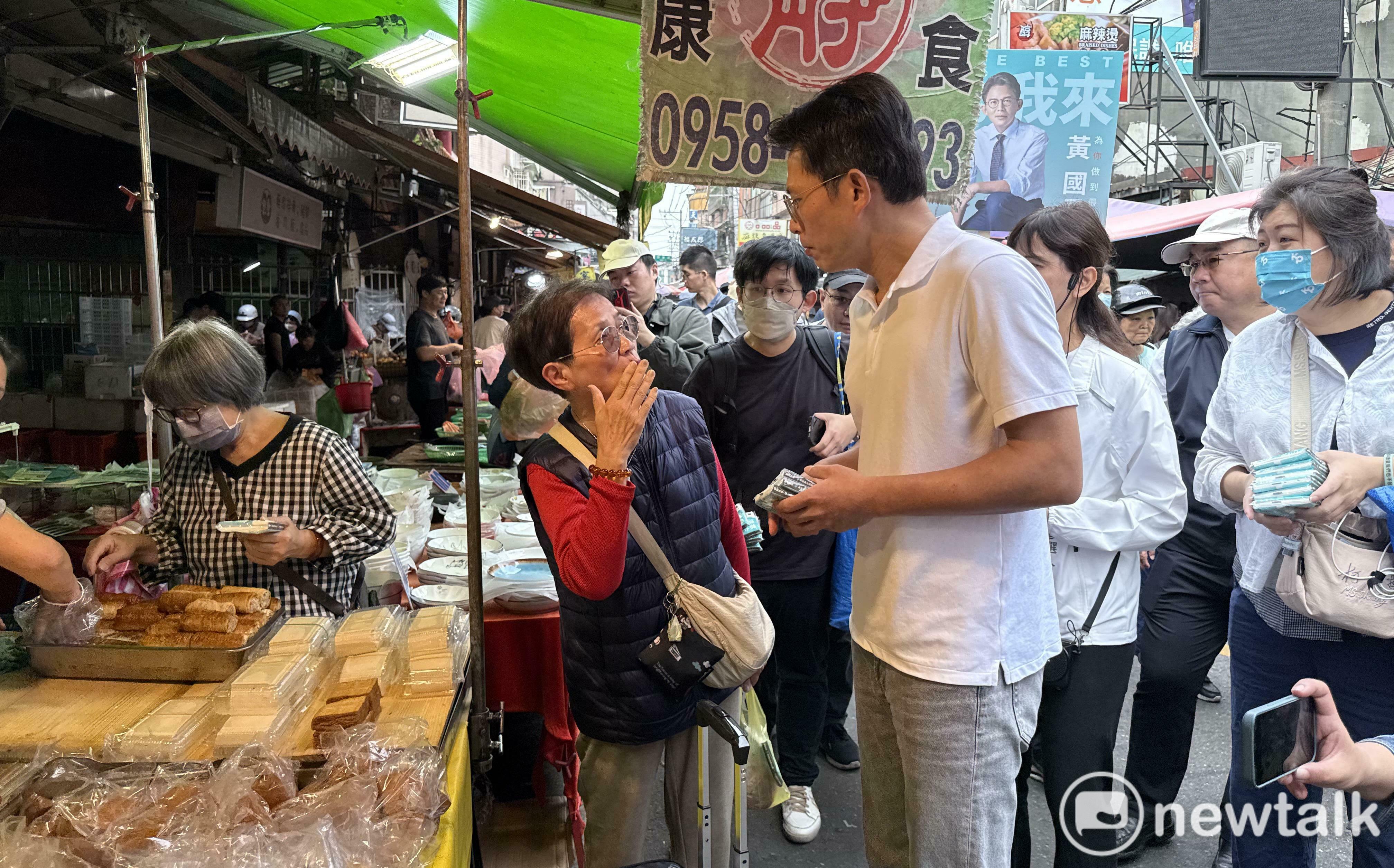 現場觀察》過年後首市場掃街再被嗆「超速仔」 黃國昌還被問:真的要選市長?