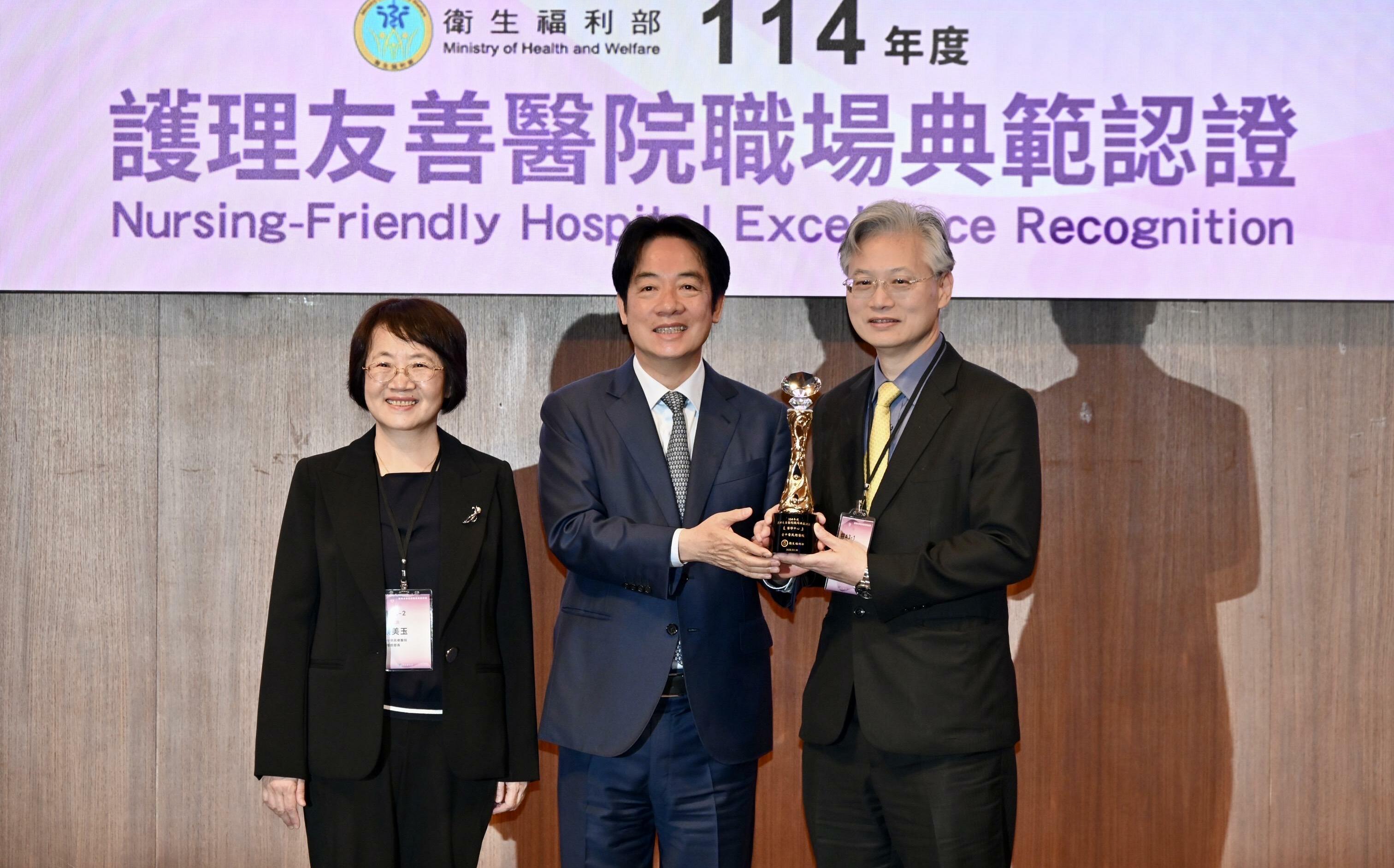 總統親自頒獎！台中榮總奪首屆「護理友善」典範獎　新進護理師留任率95%關鍵曝光