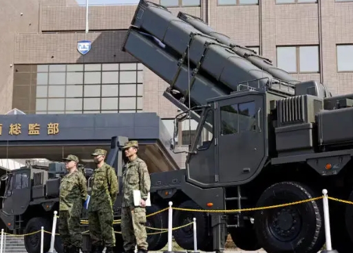  日本自衛隊在熊本展示對敵基地攻擊的遠程導彈。 圖 : 翻攝自 觀察者網 