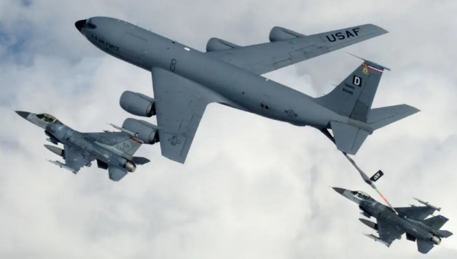  美軍KC-135空中加油機。保加利亞國會同意境內部署8架、250士兵，支援中東對伊朗戰事。 圖 : 翻攝陸網/軍武次位面 