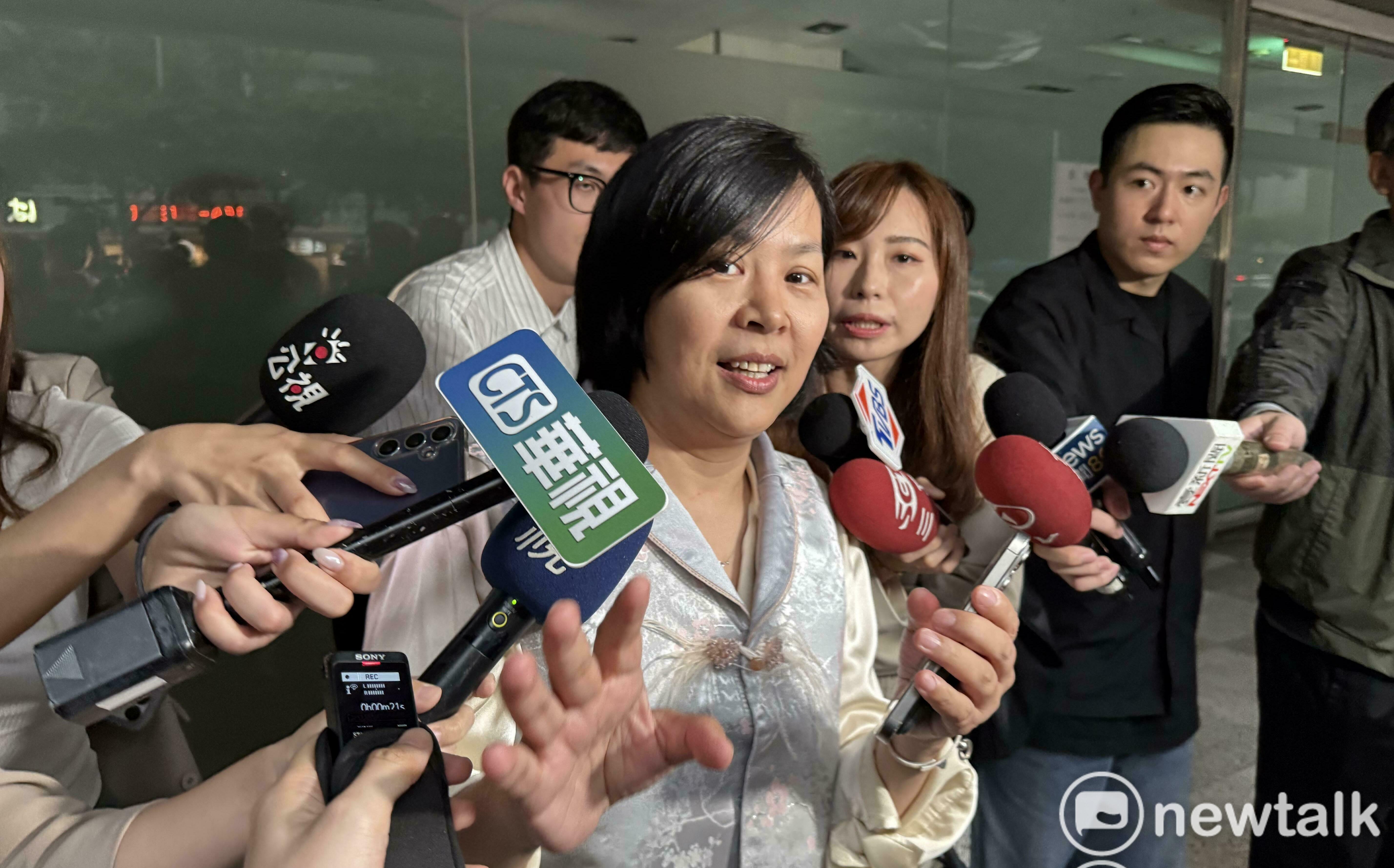 指黃國昌要大家別戴KP徽章 李貞秀:我打黃是因擔心柯文哲被架空