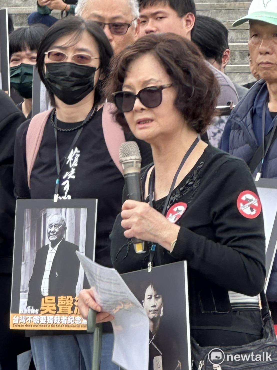 519行動組合及58個民間社團今（5）共同發起「台灣不需要獨裁者紀念堂」活動。圖為受難者家屬藍芸若。 圖：朱蒲青/攝 