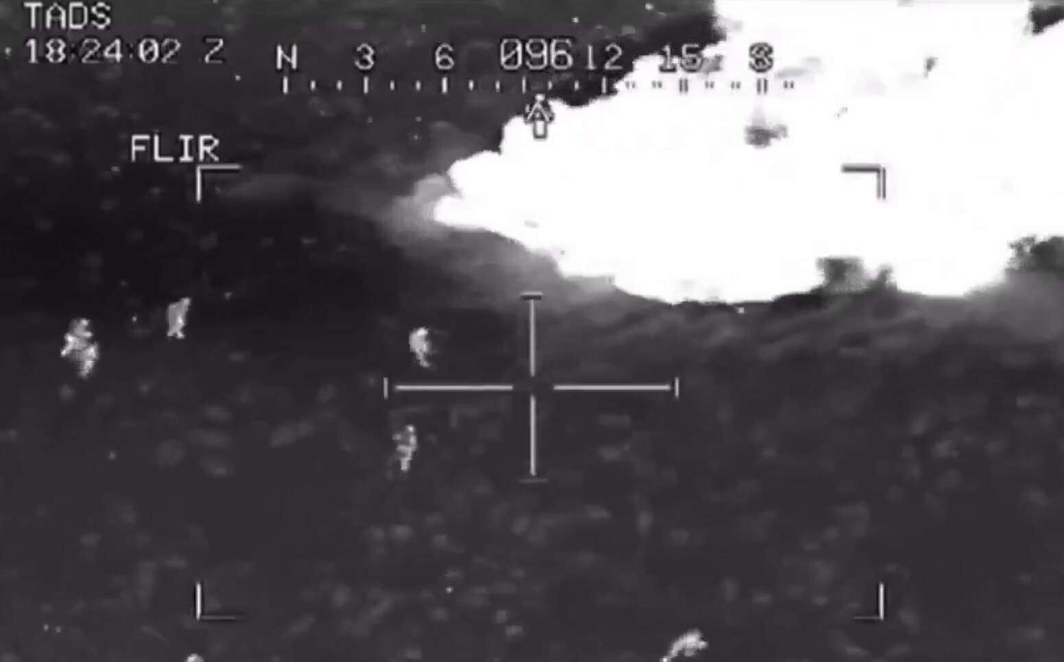 (影)美F-15E飛官腿傷走8公里逃命! 躲藏高山區 全靠救命神器「CSEL」