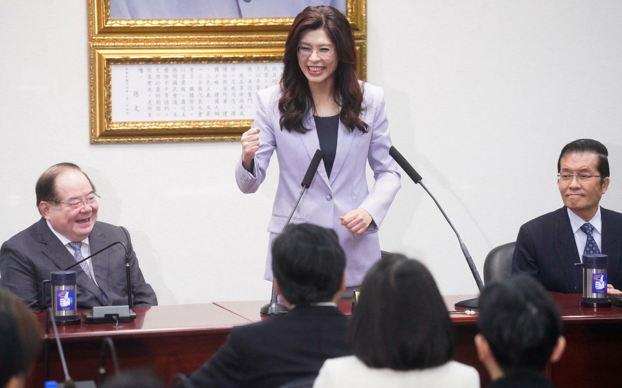 鄭麗文今率團赴中訪問 她質疑:替北京消滅中華民國