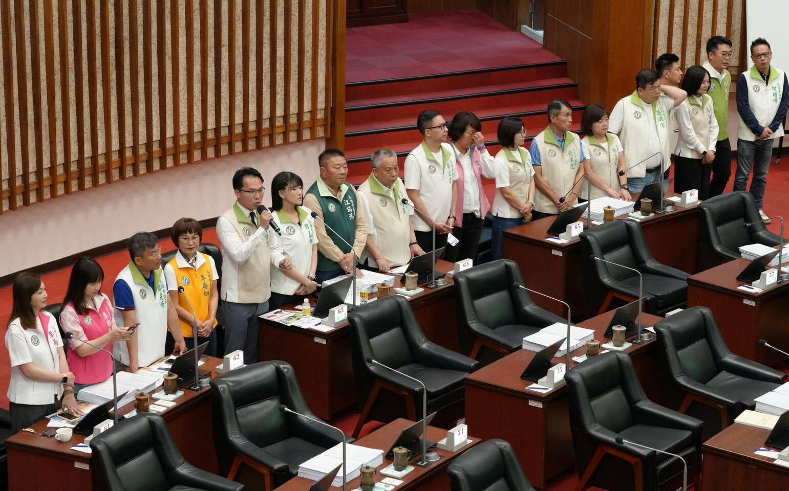 酸鄭麗文見「習」小妹進京述職   高市議會民進黨團批柯志恩「髮夾彎」力挺！