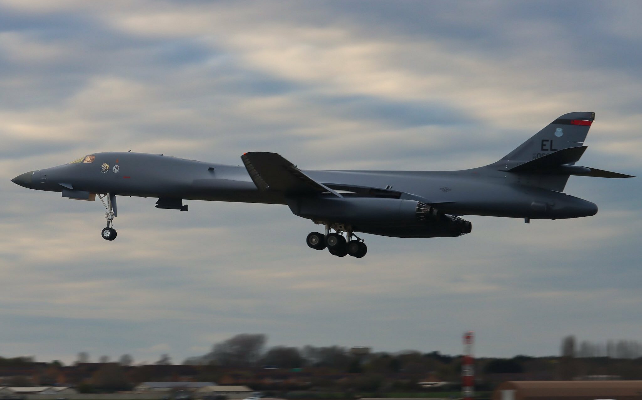 B-1狂轟近百枚炸彈阻伊軍!伊6人搜索隊遭全殲 伊只找到飛行員內褲、牙膏