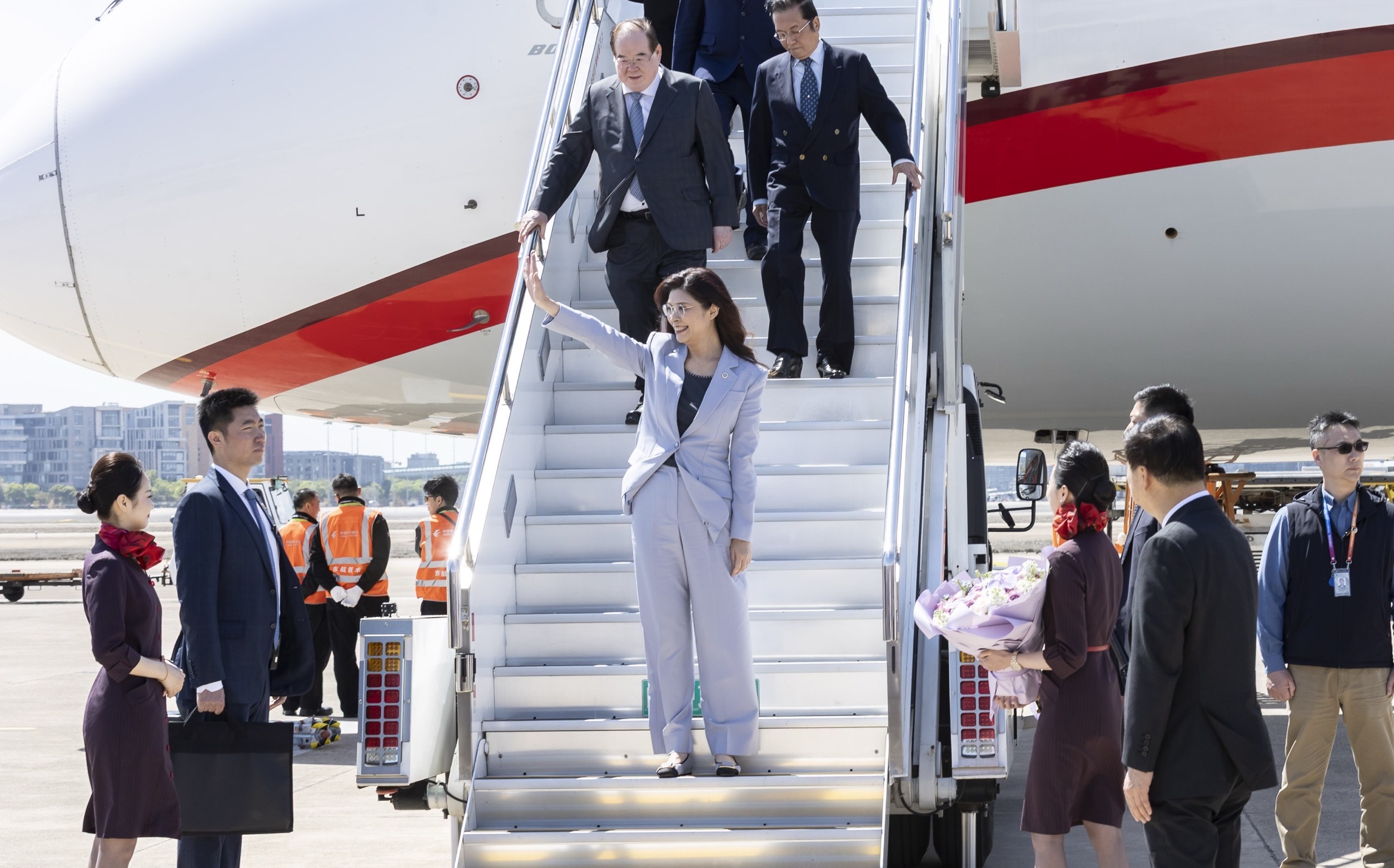 鄭麗文飛抵上海獲禮遇 宋濤:奉習近平指示來迎接