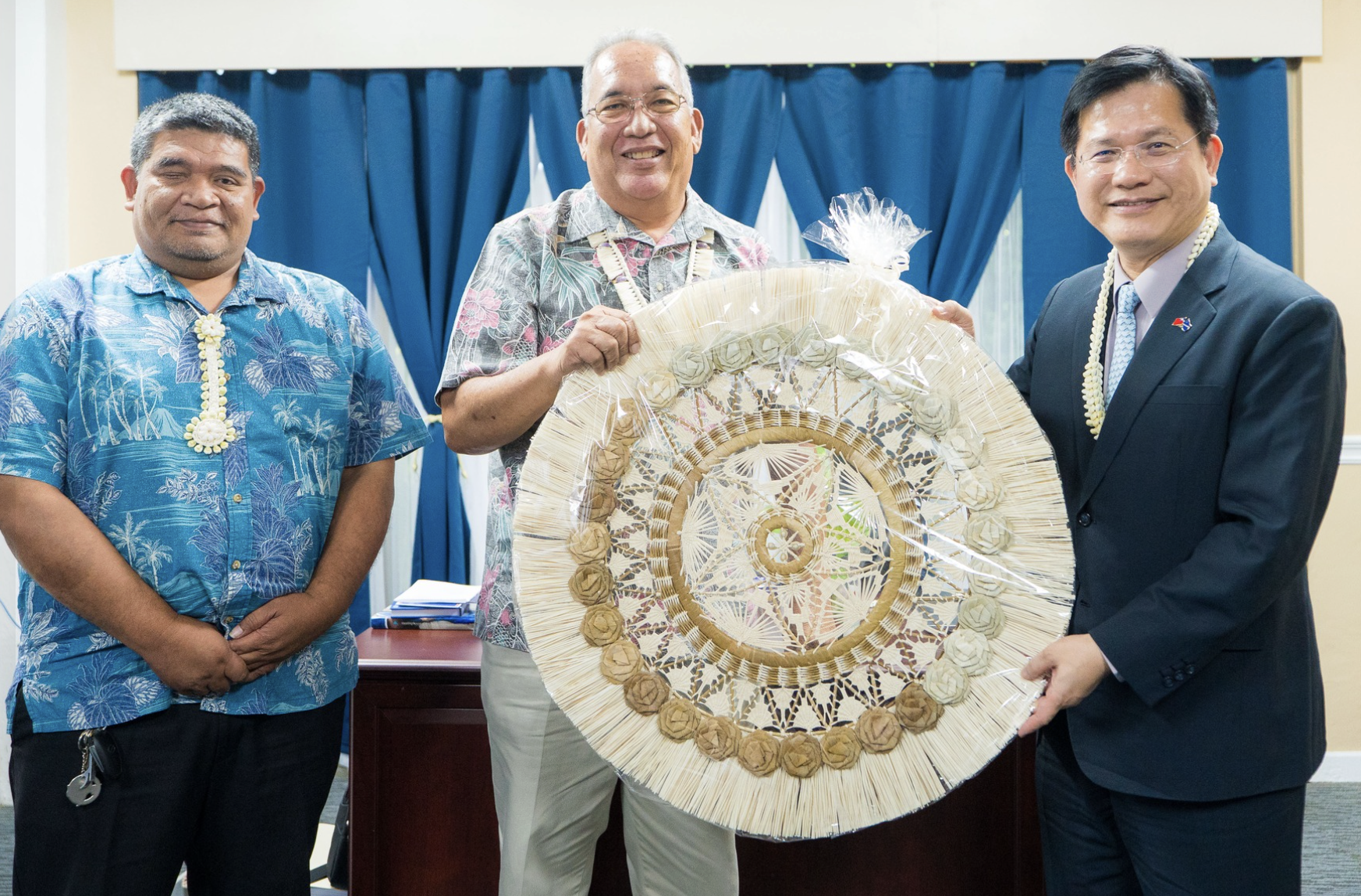  林佳龍拜會酋長院主席柯良禮（Lanny Kabua）。 圖：翻攝自林佳龍臉書 