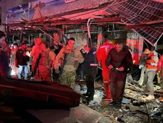  當地時間8日，在美國總統川普宣布美伊停火後，以軍空襲黎巴嫩南部城鎮。 圖 : 翻攝自IC Photo 