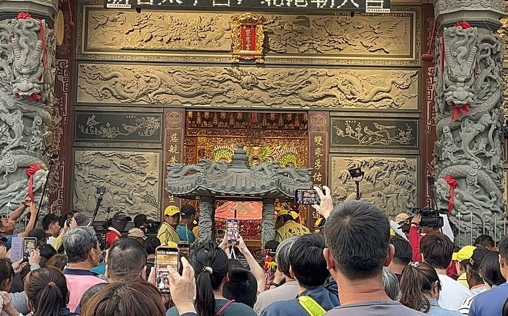 白沙屯人潮擠爆 疾管署詳列「戶外防疫清單」:這4件事不能做