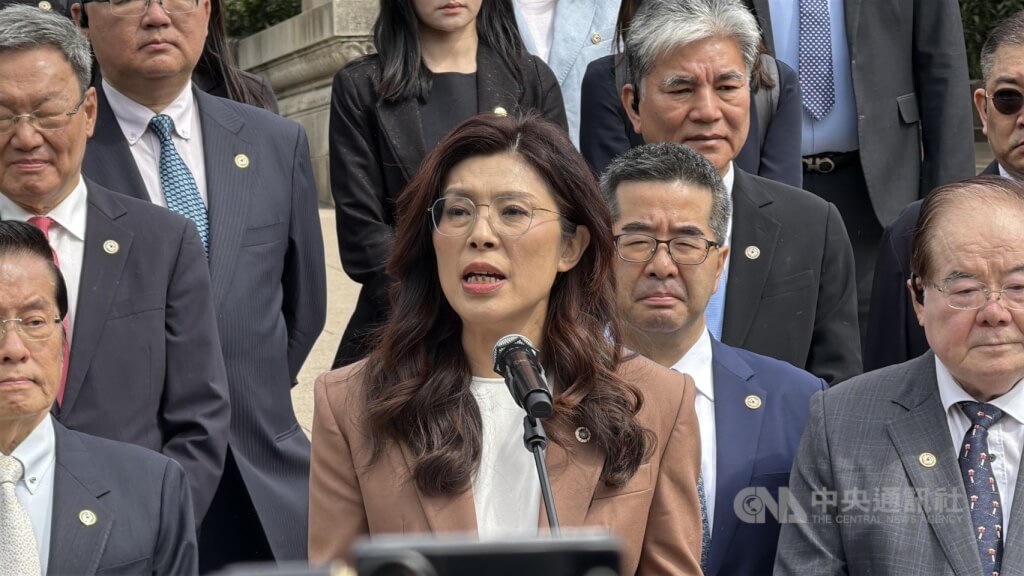 鄭麗文訪中 法媒:中國欲阻美軍售台灣