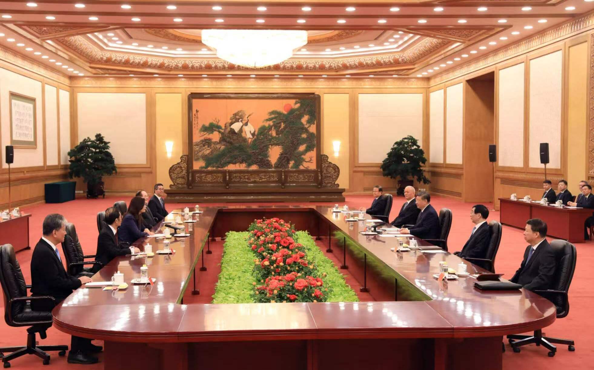 鄭麗文訪中 法國學者:論調附和習近平