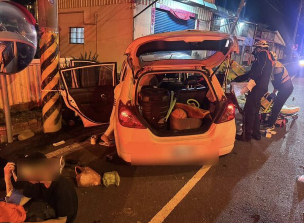 彰139線車禍 高中生開車疑追重機失控撞民宅4人傷