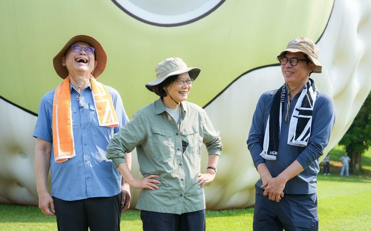 蔡英文「消失」傳聞不攻自破!清晨發文曝行蹤 赴高雄健走再掀網路熱議