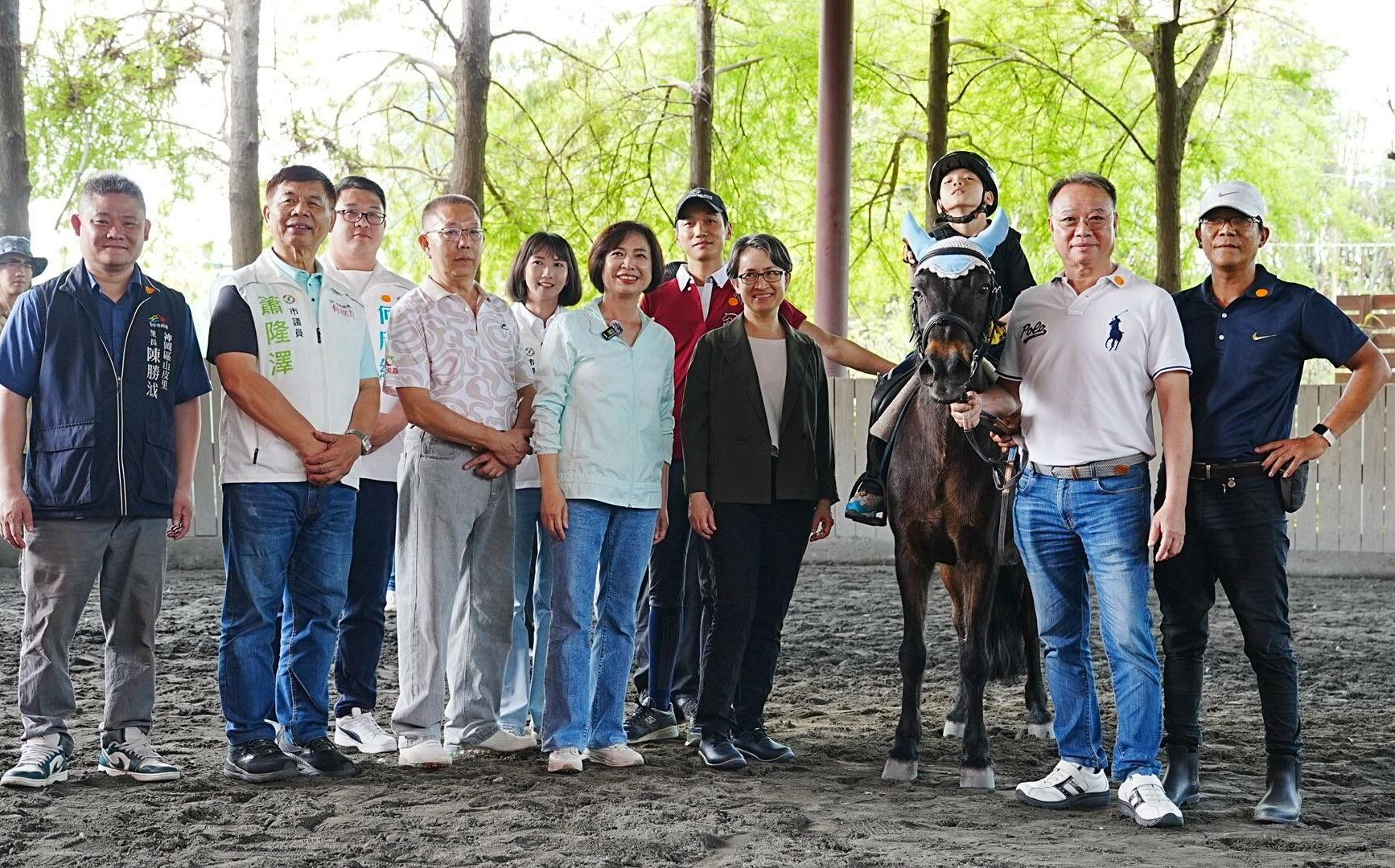「純琴姐妹」再同框!何欣純邀蕭美琴關懷馬術治療與文資保存