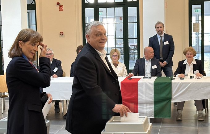  當地時間 12 日，匈牙利舉行 2026 年的議會選舉，由現任總理歐爾班領導的「青民盟」敗給了前青民盟成員馬扎爾建立的「蒂薩黨」。圖為歐爾班參與投票活動。 圖：翻攝自 @duwen2023 X 帳號 