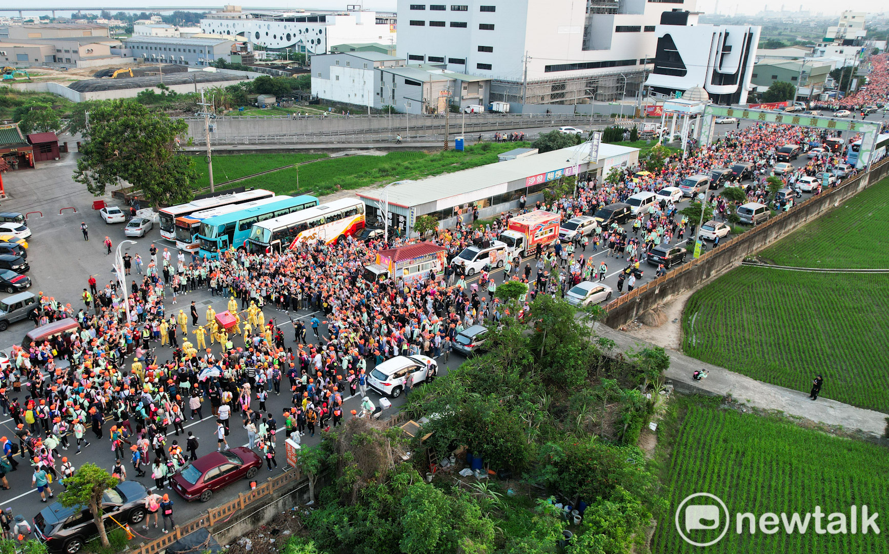 現場直擊》 白沙屯媽祖啟程首日會香大甲鎮瀾宮 香燈腳歡聲雷動