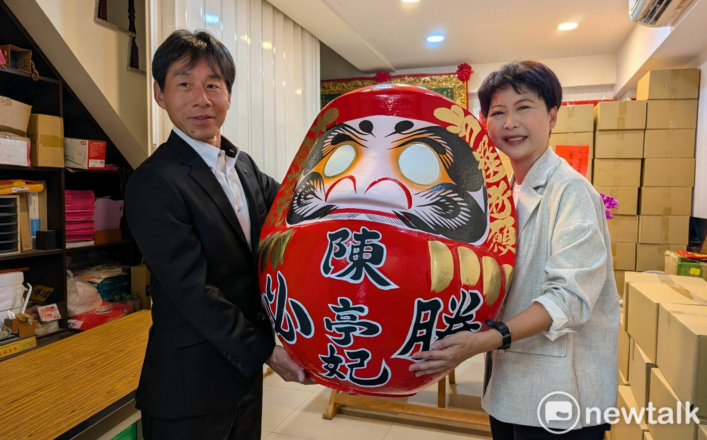 日本高崎市農政團隊贈達摩力挺陳亭妃 深化台日農業與觀光交流