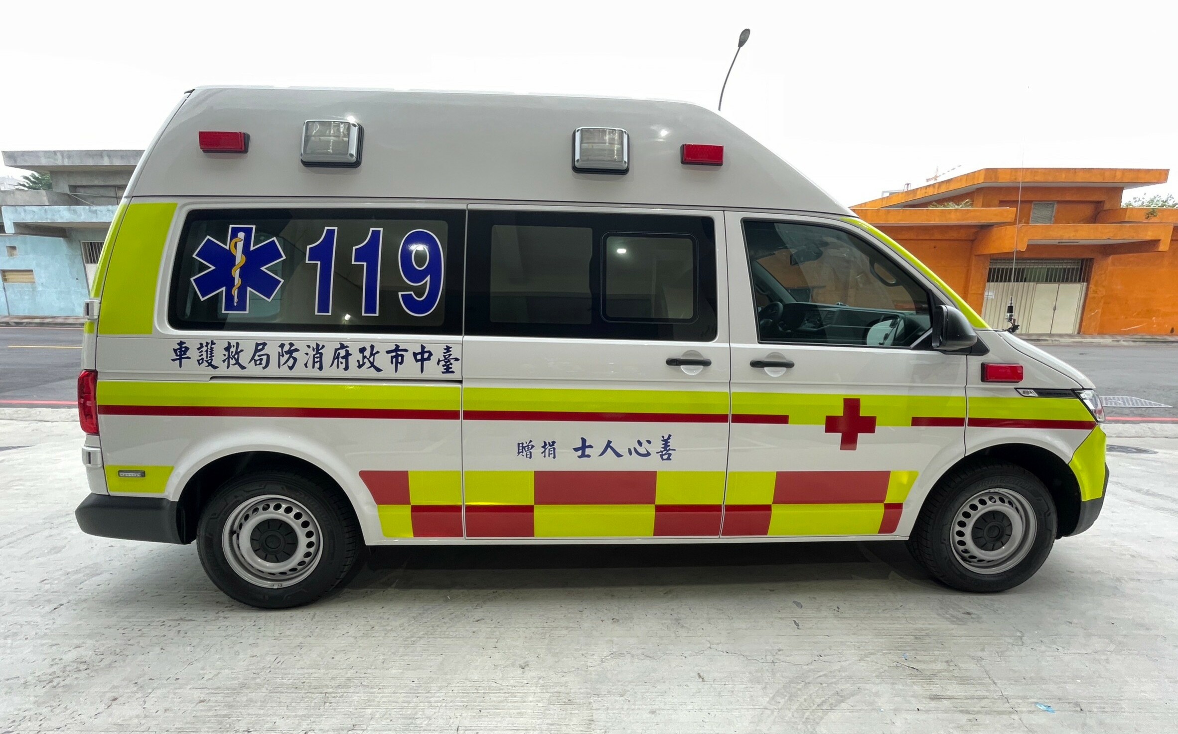 台中霧峰警分局驚傳槍響！56歲巡佐喉嚨中彈射穿頭蓋骨  命危搶救