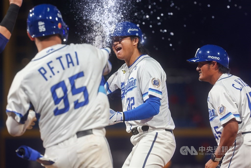 高國輝提點策略 孔念恩敲中職生涯首支再見安