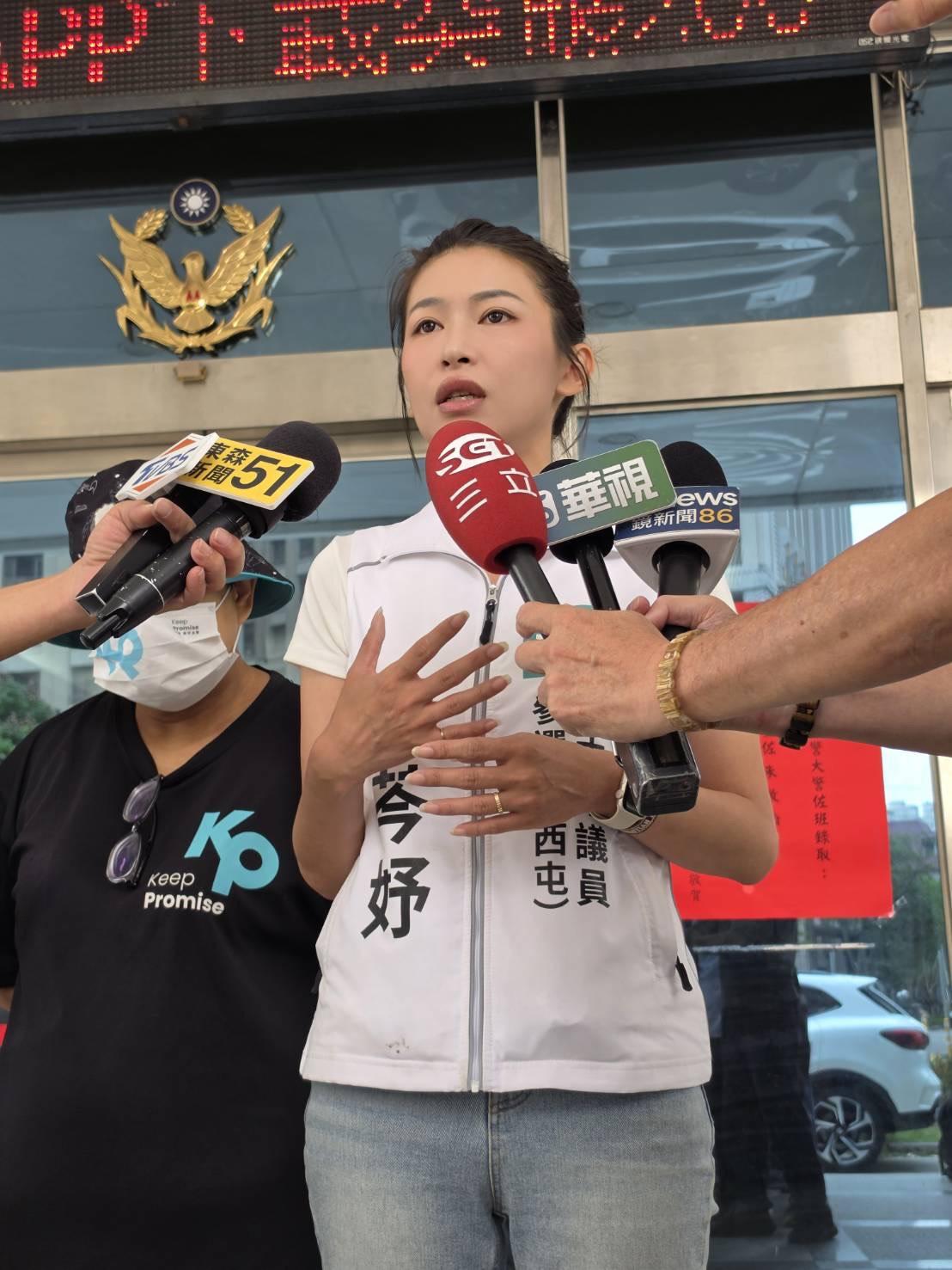  民眾黨台中市議員參選人劉芩妤先前因柯文哲辣椒水事件到台中市警局第6警局報案。 圖：台灣民眾黨/提供 