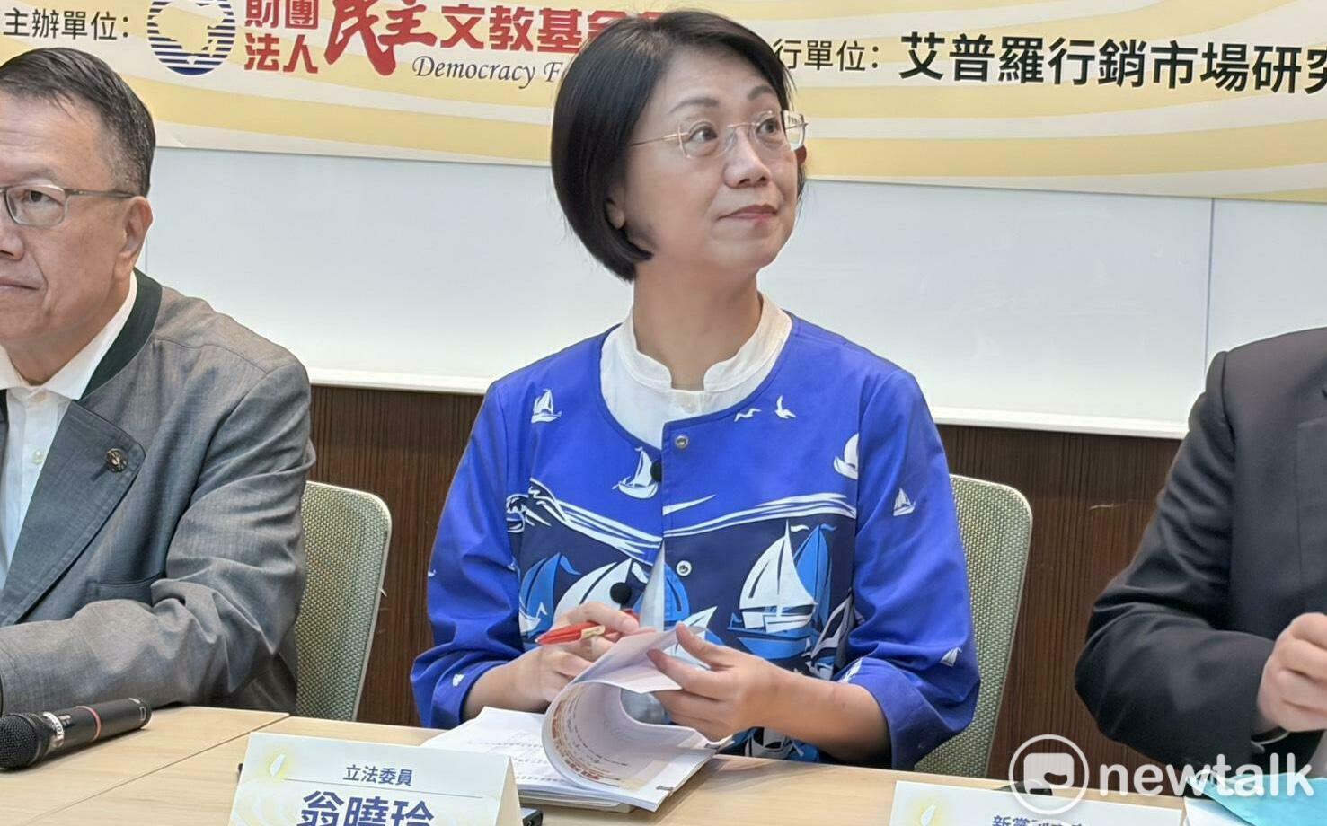 運將轟翁曉車開上人行道耍特權!簡舒培:中國人立委欺負台灣行人