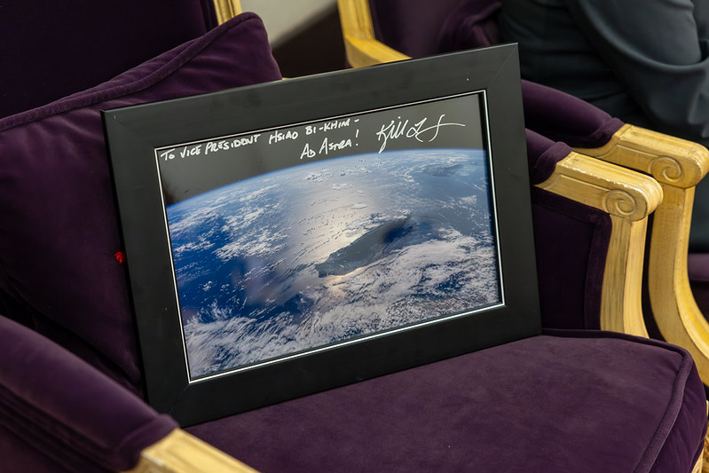 首位台灣出生太空人林琪兒來訪！致贈「2禮物」給蕭美琴