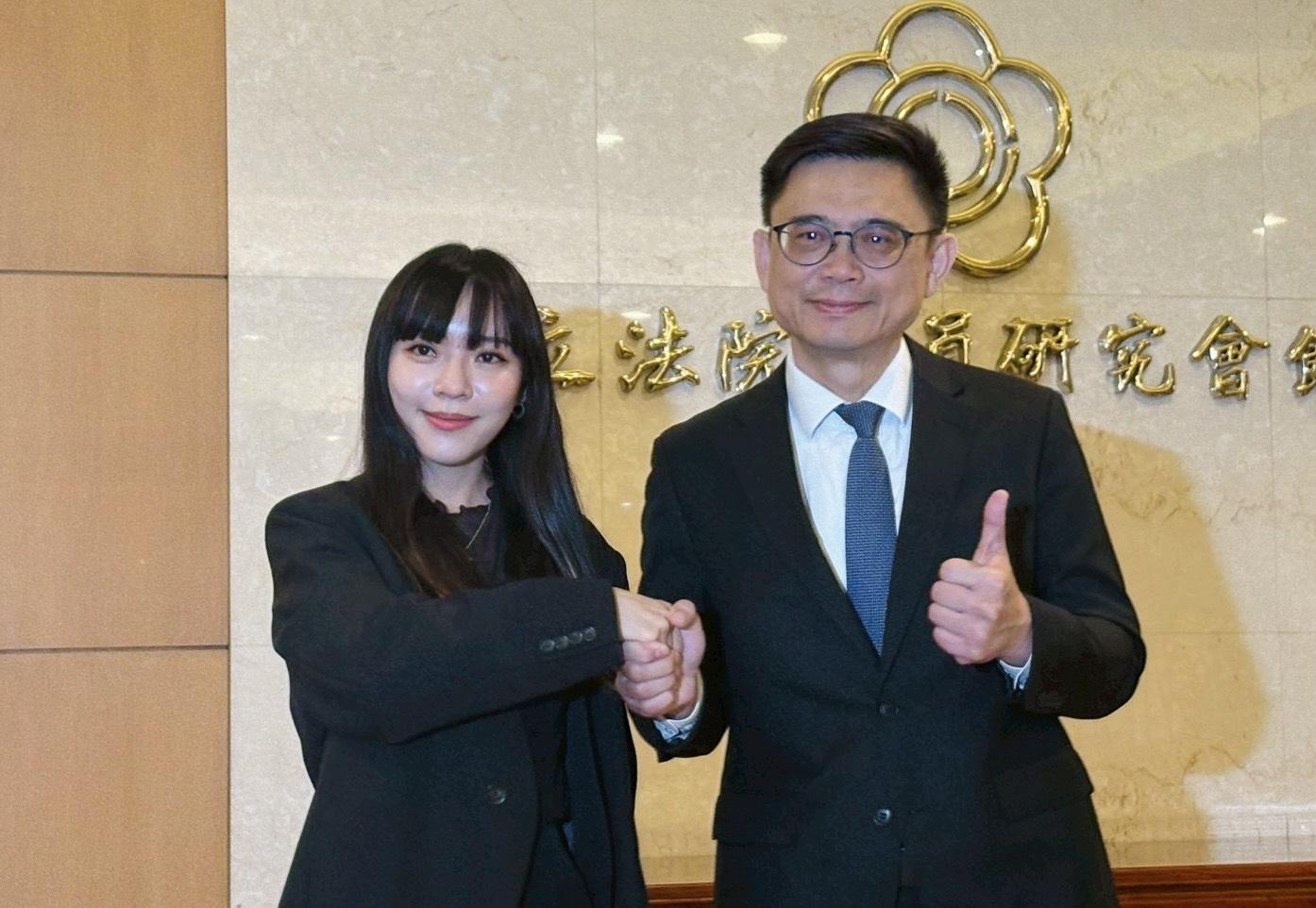 黃捷(左)高知名度與吸票效應，可協助賴瑞隆(右)炒熱選戰氣氛。 圖：黃捷辦公室／提供（資料照）
